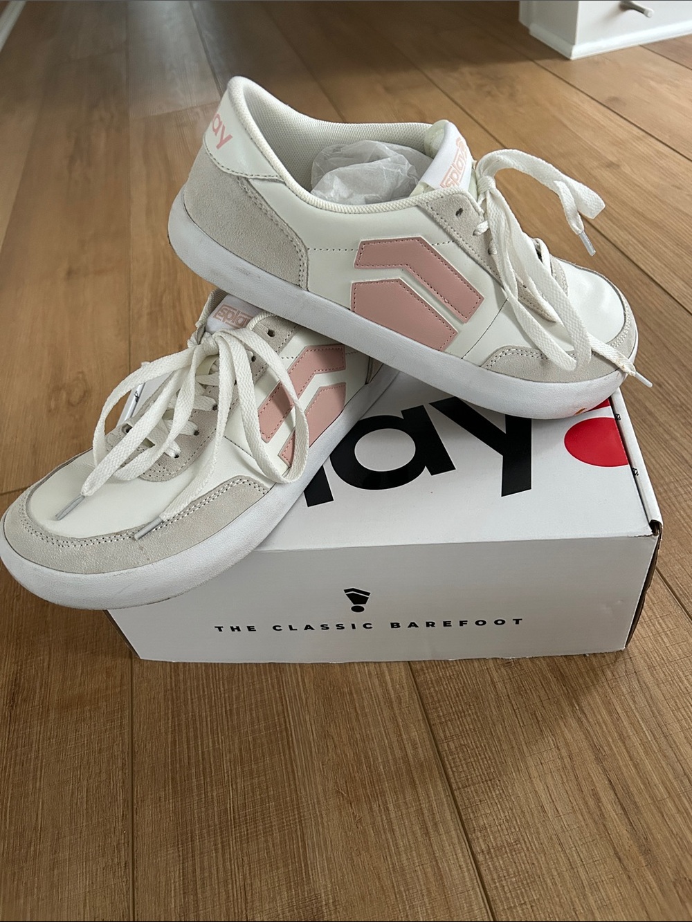 Splay Sneakers in White with Pink Accents, women’s size 11